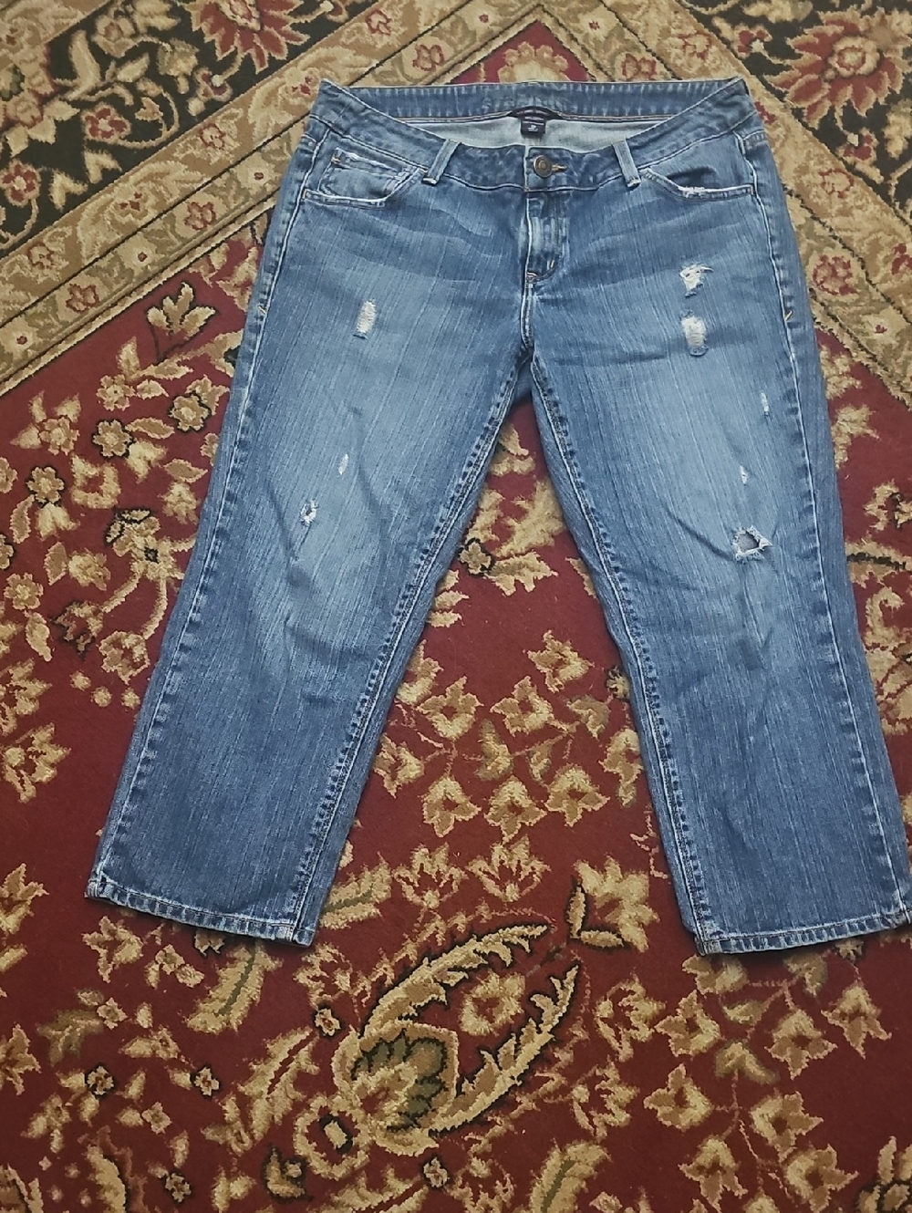 ⚜️New York & Company Distressed Blue Straight-Leg Jeans